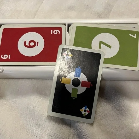 Mattel UNO Card Game in White Case - Picture 3 of 4